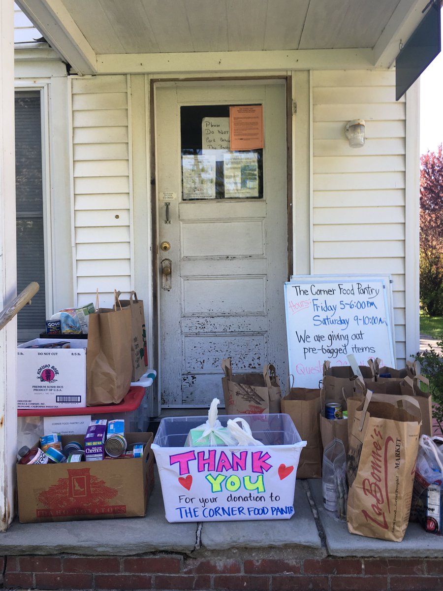 IndianMtnSchool's tweet photo. Our hearts are full. Thank you to the IMS community for coming together to collect 28 bags/boxes of food for the Corner Food Pantry in Lakeville, CT. #lifethroughservice https://t.co/NpiEZU0eRu