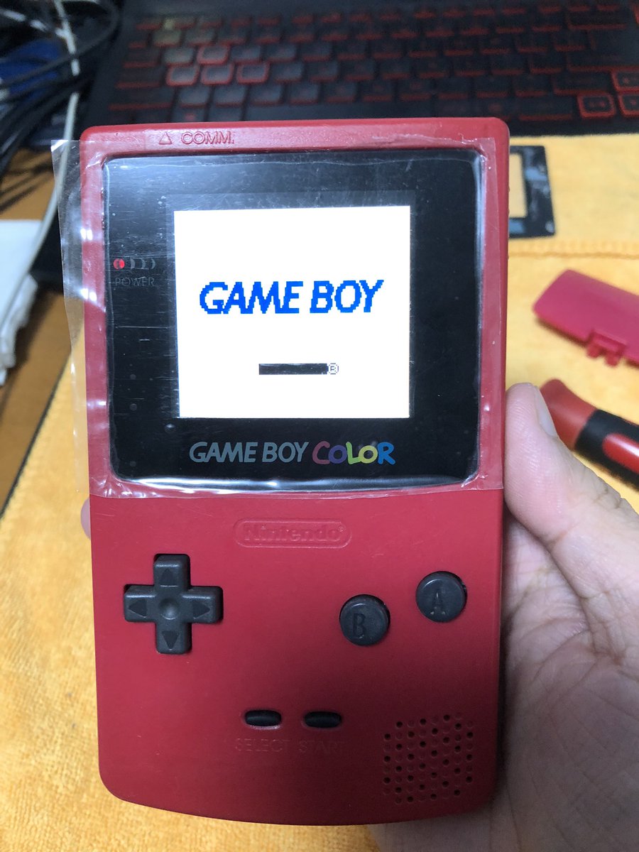 LotusKinesis's tweet image. finally got the ips screen for the customer’s gameboy color with brightness control, here’s a before and after image #gameboycolor #gbc #gameboymodding