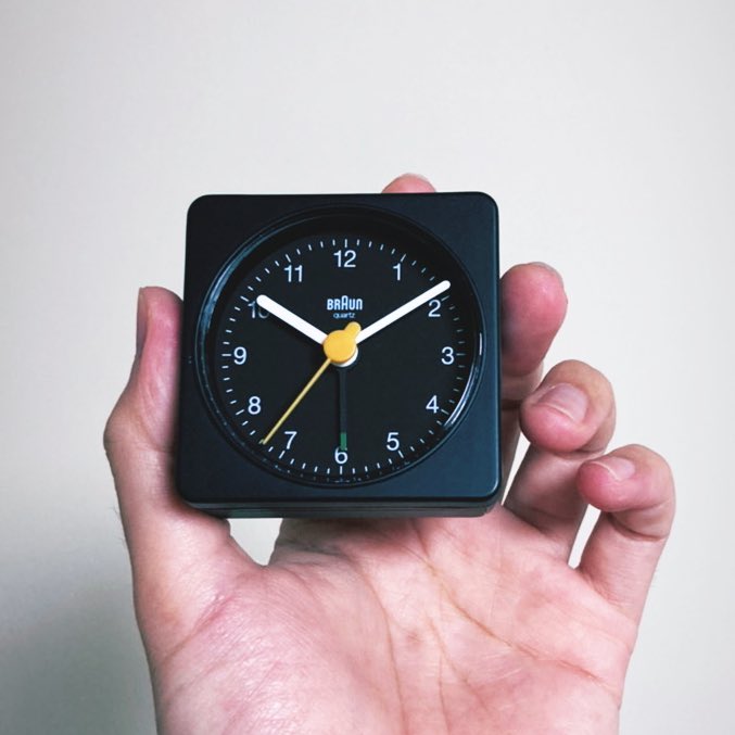 Touch No Twitter 最近買ったもの Braun Analog Alarm Clock 02 Momaの永久展示所蔵品にも選定されているブラウン社のベストセラー Ab1 を忠実に再現した定番モデル シンプルな機能 ミニマルなデザインが美しい 映画 マイ インターン ではロバート デ