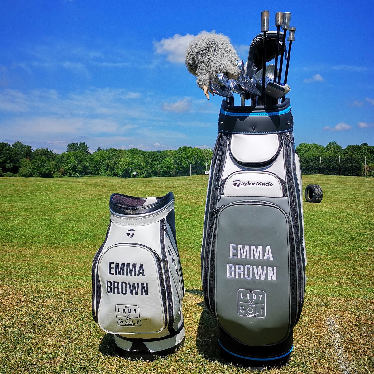 LadyGolfCoach's tweet photo. All set for Coaching 😎👍🏼❤️👌🏼😁⛳🙏🏼
#golf #coach #TaylorMade #simdriver
#simFairway #p790
#tp5 #truss #golfcoach #minihobbitgolfbag #tlgc
@SuperSpeedGolf @mattmastersgolf @TaylorMadeTour
@thekendleshire https://t.co/27A885Ti49