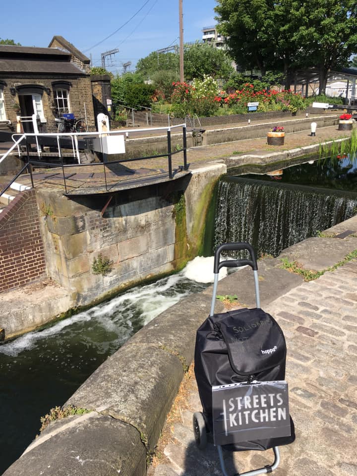 streetskitchen's tweet photo. Our #Camden crews are fricking awesome!
LOADS of ice creams yesterday evening & out this morning from 7 with breakfast 🥰
BIG thanks to Honey @HighgateNewtown for a loaded ice cream bike & #CompassionLondon for amazing meals
It's so good to bring JOY to the streets❤️
#GiveAShift https://t.co/oTp5R9D4l8