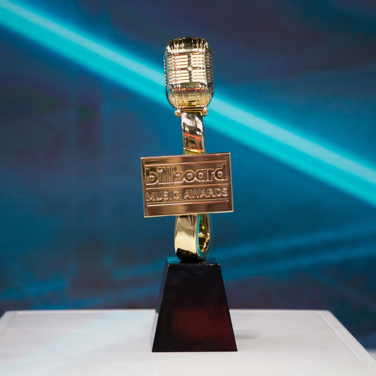 blessedswifty's tweet image. Taylor Swift is the ONLY female artist in Billboard's Music Awards HISTORY to win "Top Female Artist" THRICE.