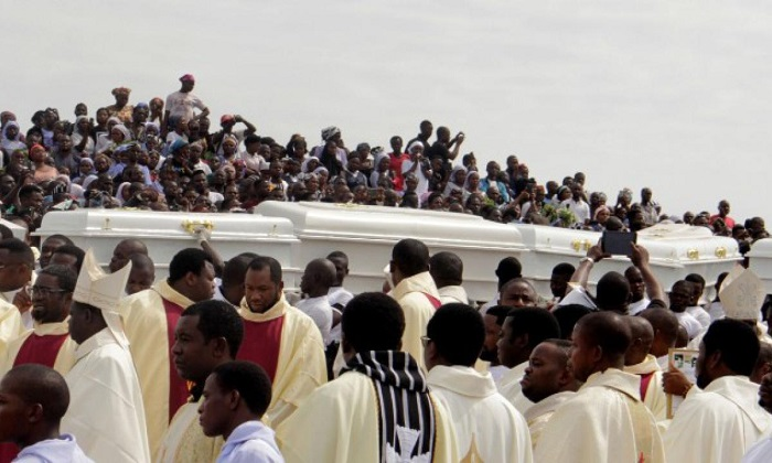 ACNMex's tweet photo. La Conferencia de Obispos de #Europa ha denunciado que en Nigeria, se han asesinado 6,000 cristianos desde 2015. La creciente y feroz #persecución no se detiene contra las comunidades cristianas de esta nación. 👉https://t.co/4kC4Ce1Ntk https://t.co/546a0czyPL