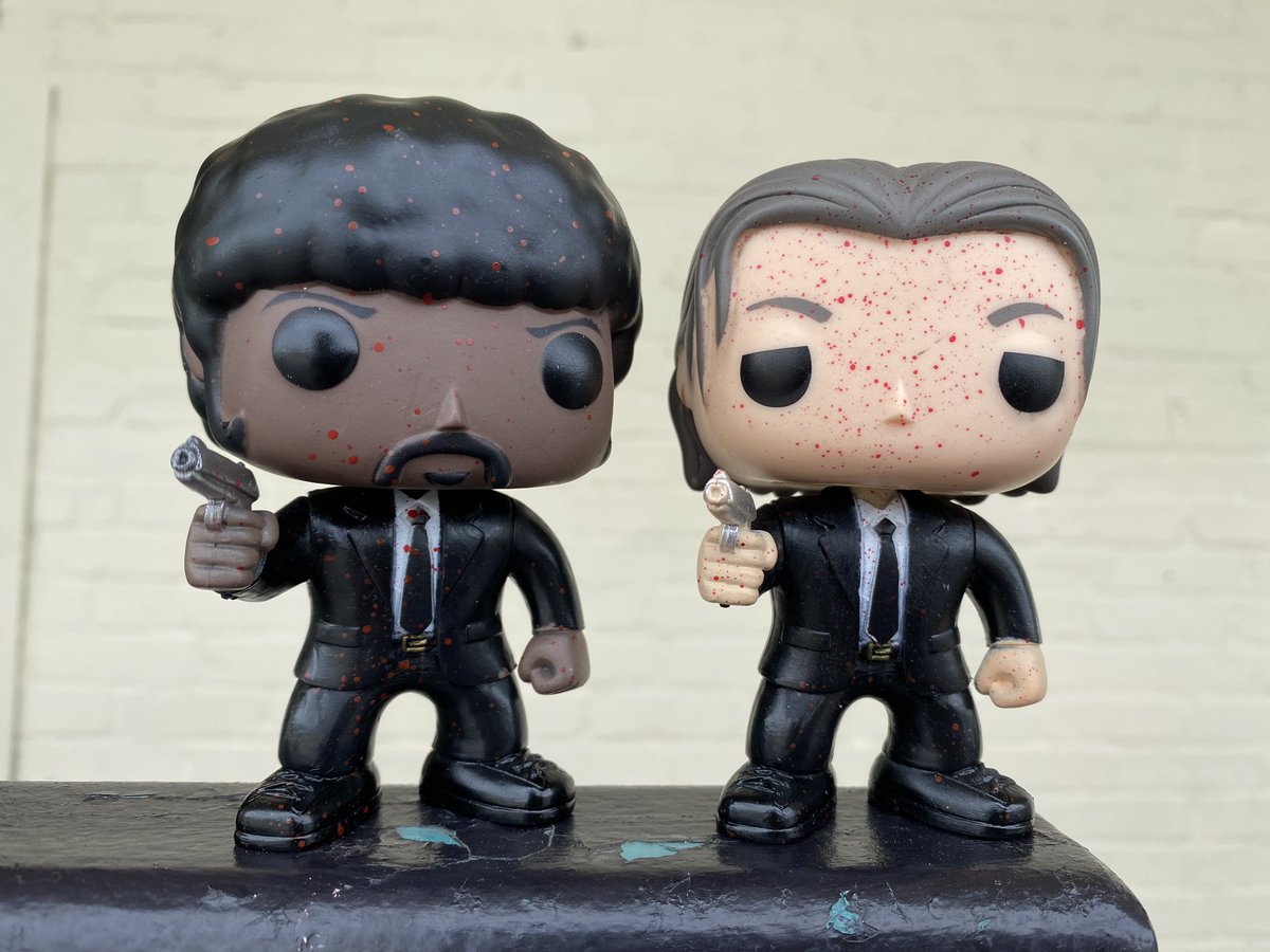 7BucksAPop's tweet photo. “Aw man, I shot Marvin in the face.”
“WHY THE **** YOU DO THAT?!”
#GrailWeek keeps on trucking with the 2014 #SDCC Bloody Jules and Vincent from Pulp Fiction! These were limited to 1000 pieces each and have steadily climbed in value over the years. https://t.co/svePSnCmjl