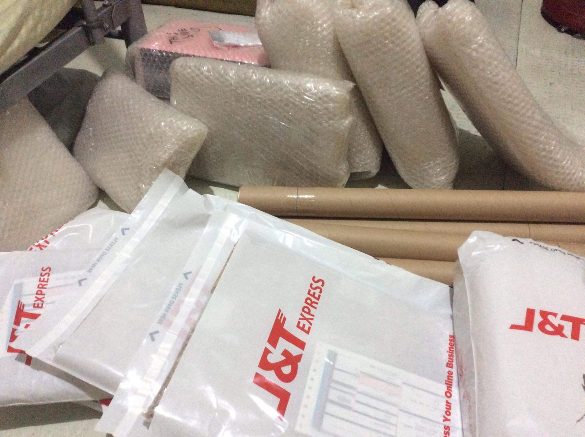 GMPHUpdates's tweet photo. We'll try to ship tomorrow thru MrSpeedy pero medj matatagalan since isa isang iniinput and book, for j&amp;t we'll also contact them narin if kaya na mag pick up~ please make sure po na may tao sa bahay niyo to receive your babies ^-^ Stay safe always! #GMPHUpdates https://t.co/wJ716jHJLI