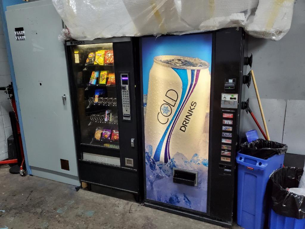 vvendingllc's tweet image. snack machine ready for a new home 🏠❗️contact us today for your FREE vending machine #vending #houston #snackmachine #localbusiness