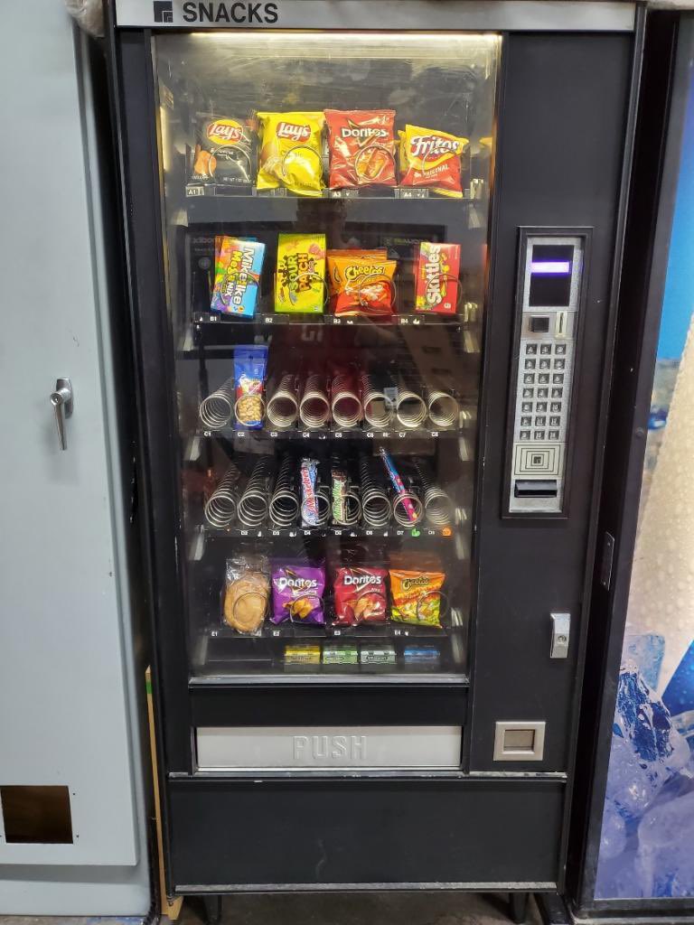vvendingllc's tweet image. snack machine ready for a new home 🏠❗️contact us today for your FREE vending machine #vending #houston #snackmachine #localbusiness