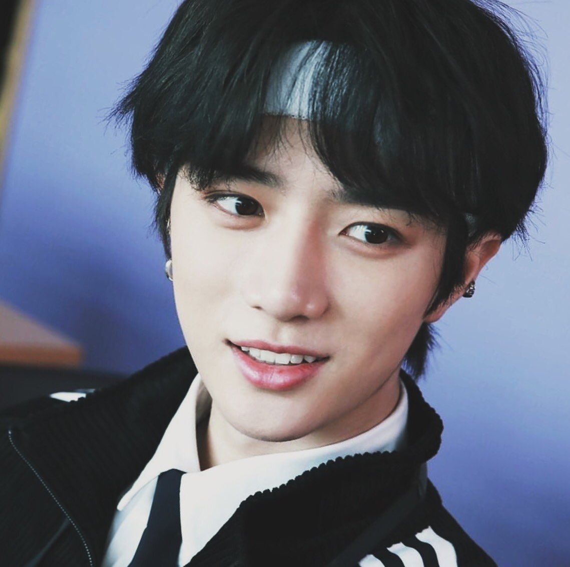 BAEJINHWl's tweet photo. am i doing it right, center visual king??? 🤧👑

—STREAM #Cant_You_See_Me !!

@TXT_members @TXT_bighit #MOASelcaDay #MOASD #PromiseToBeWithTXT #BEOMGYU #밤규 https://t.co/uikNvN6YvL