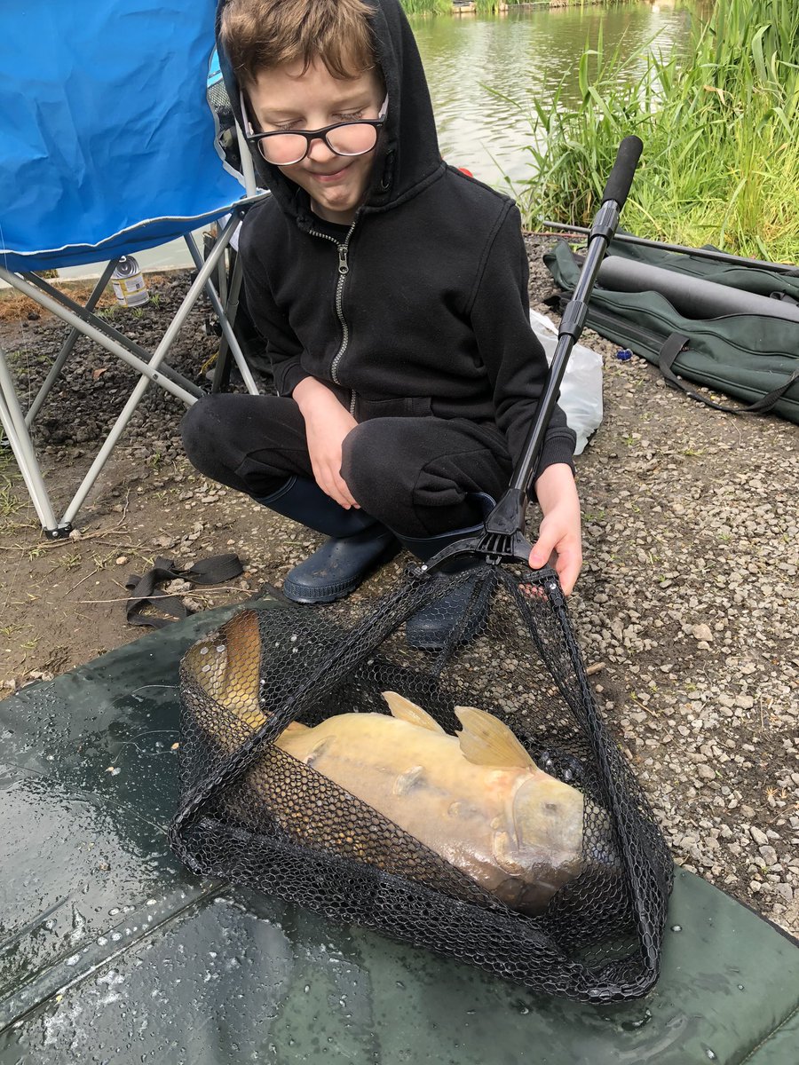 MTBRFC85ks's tweet photo. My son Noah smashed his personal record today with this 9lb Mirror @MattHayesfish! 🤩 Well impressed! Had to pick it up for him for the photo to show the scale #WhyWeFish #CatchoftheWeek #Fishing https://t.co/5loj2RnO94