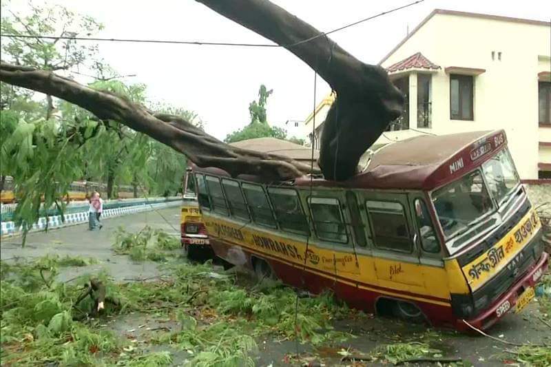 pratyush042479's tweet photo. Because of #CyclonicStormAMPHAN 12 persons lost there lives and ₹Indian states of #WestBengal and #Odisha were worst affected..Prayers...
  #CycloneAmphan
#AmphanSuperCyclone
#CycloneAmphanUpdates
#naturelovers 
#CNN  
#WeatherUpdate
 #Amphan_Alert https://t.co/ebIepJuiYc