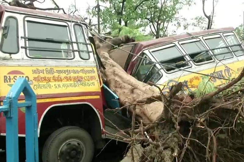pratyush042479's tweet photo. Because of #CyclonicStormAMPHAN 12 persons lost there lives and ₹Indian states of #WestBengal and #Odisha were worst affected..Prayers...
  #CycloneAmphan
#AmphanSuperCyclone
#CycloneAmphanUpdates
#naturelovers 
#CNN  
#WeatherUpdate
 #Amphan_Alert https://t.co/ebIepJuiYc