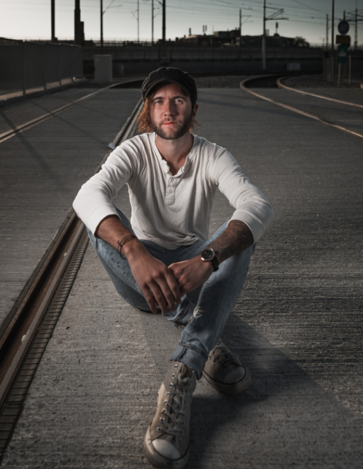 Swedish #Indie #Folk #singer Simon Alexander has just released a brand new #song ‘Then, Maybe’
bit.ly/2APhoUm
#New #Music #Song #Indie #Singer