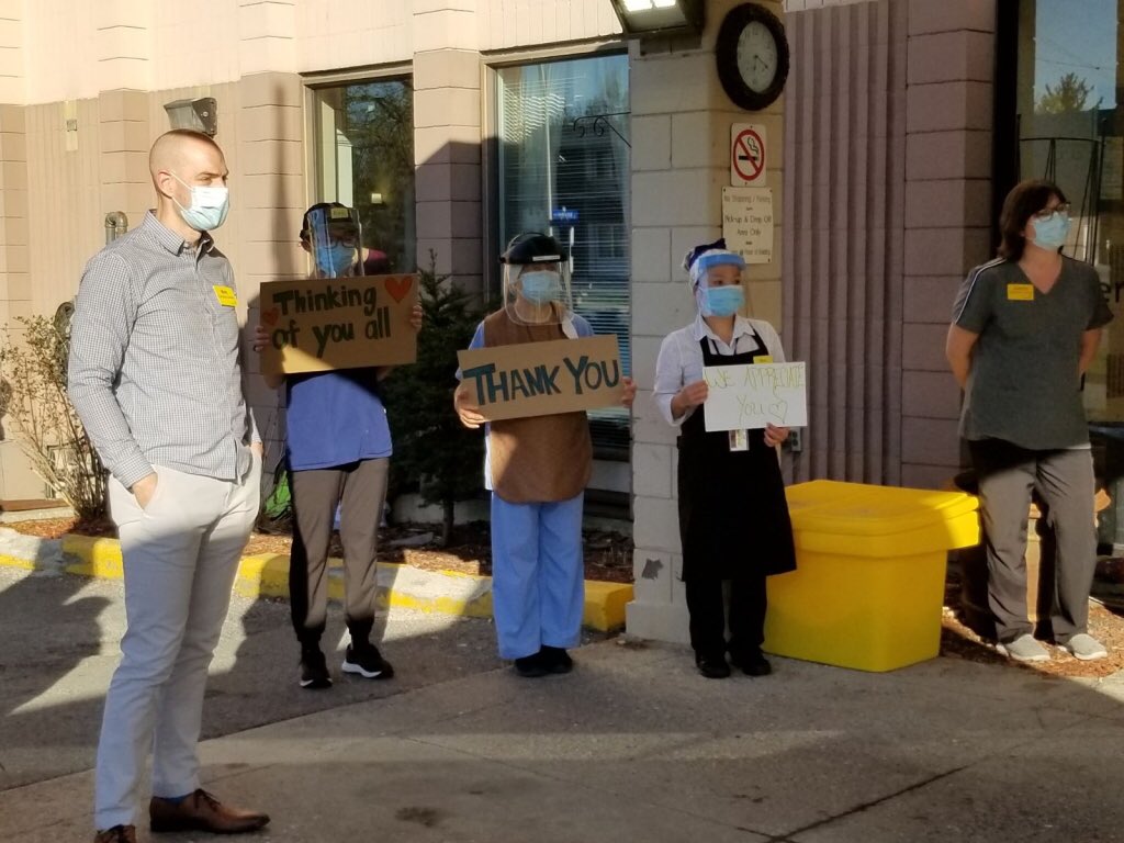 DRRmatters's tweet photo. Every year, @OttawaPolice partners w/ @IDI_Ottawa to host a community Iftar event during Ramadan. This year, we were proud to assist IDI in providing meals &amp; showing support to staff &amp; residents @ Carlingview Manor. TY IDI for continuing to give back in the spirit of #Ramadan. https://t.co/yV5I6SW1gW