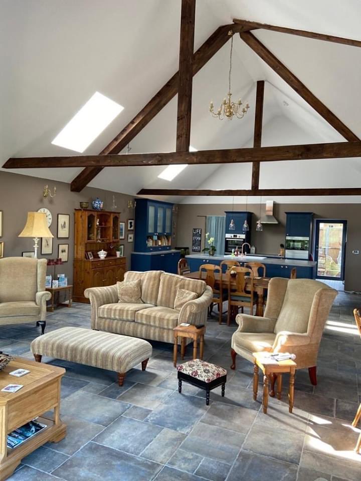 FlemingHomes's tweet photo. Self-build is all about what is ‘younique’ to the individual. That’s just one of the reasons we love the traditional decor of this room within a more modern, open and bright space #selfbuild #selfbuilddesign #timberframe #timberframehomes https://t.co/uYGkdoZrxc
