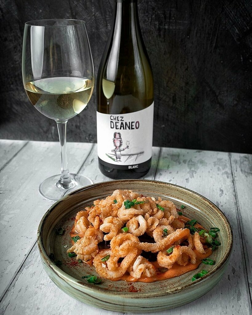 EatAtDeanes's tweet photo. Thursday and it’s #DeanesToGo time ..... salt chilli squid to start ? 
Phone lines @deane_and_decano open at 1pm 02890663108 
#wecookforyou #collect #hotfood #finewine #weekendvibes 
https://t.co/8Fw4JwZNpk https://t.co/VzuZN5OQis https://t.co/vNP8ZoeWIX