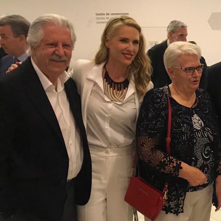 Il lustrador , dissenyador de moda, director creatiu d Armand Basi i amic, descansa en pau🙏🏽🌹💔#LluísJusteDeNin Una forta i sentida abraçada a tota la família