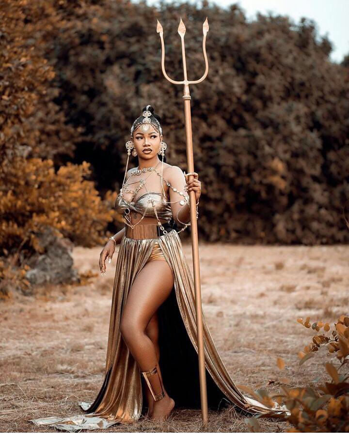 laety_lml's tweet photo. It’s a no leave no transfer affair 🥰,even if I don’t tweet as much lately ,I make sure to drop some ❤️ on IG and clap 👏🏽 because my baby girl is still winning and she ain’t stopping soon. #TachaNLNT  . This picture is one of my favorite,I wasn’t ready for such creativity https://t.co/fqOH8Mku4Y