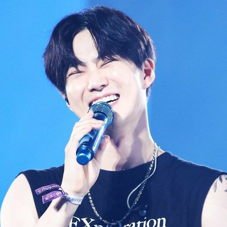 KimGalaxy00's tweet photo. #우리의청춘_준면아생일축하해
#SUHO 
@weareoneEXO 
@B_hundred_Hyun 
#0520
Lịt đờ yêu quý của Aeri ơi, sinh nhật vui vẻ. Người đàn ông hài hước nhất Đại Hàn Dân Quốc ngày nay nhớ ăn canh rong biển. Trong quân ngũ chắc không được sử dụng điện thoại rồi. https://t.co/I2vQDiDlCh