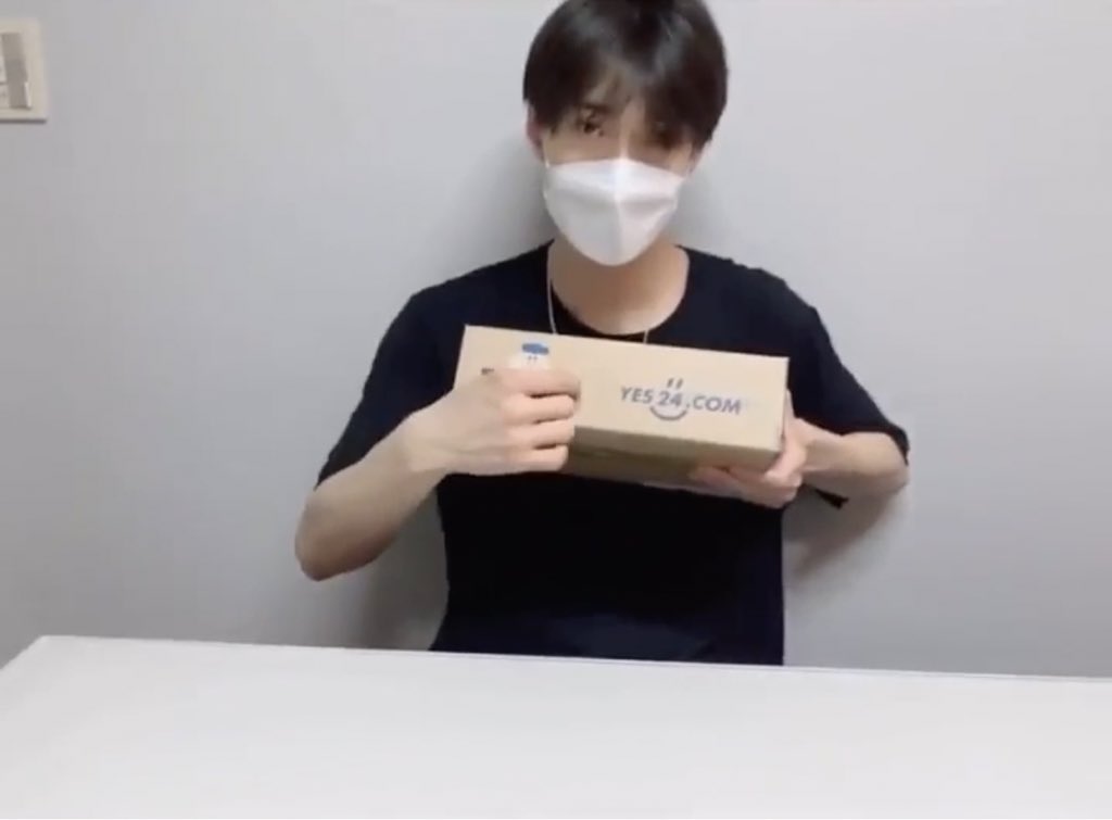 ฉันซื้อบั้มวงตัวเองทุกบั้ม ทุกคนรู้ แฟนคลับรู้ ฉันสั่งบั้มวงตัวเองมาตลอด เพราะฉันคือโดยอง โดยองแปลว่ารวย ฉันไม่ยอมเอาบั้มฟรีจากบริษัทหรอก