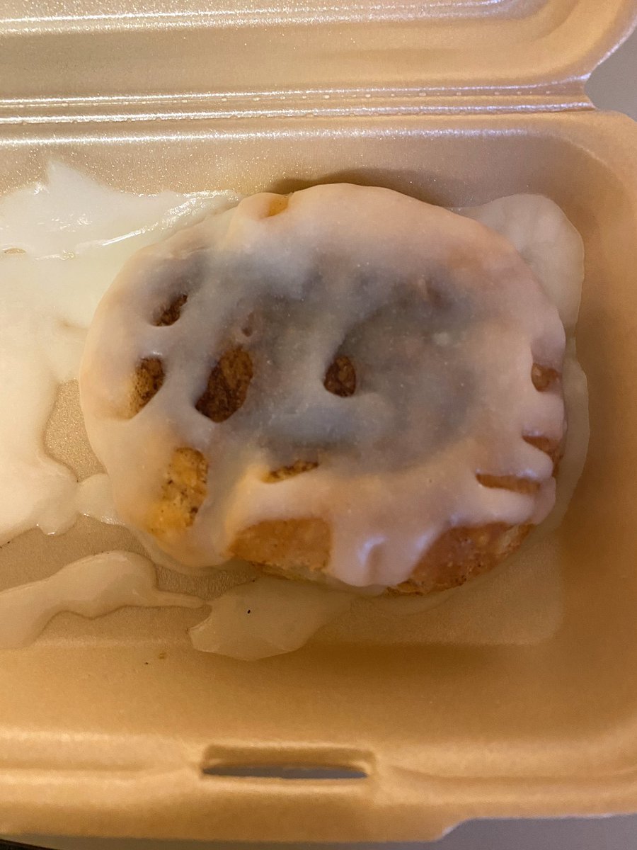 TimWolfetracks's tweet photo. These @Bojangles Cinnamon Biscuits are ridiculously good. https://t.co/vFNKIgRYII
