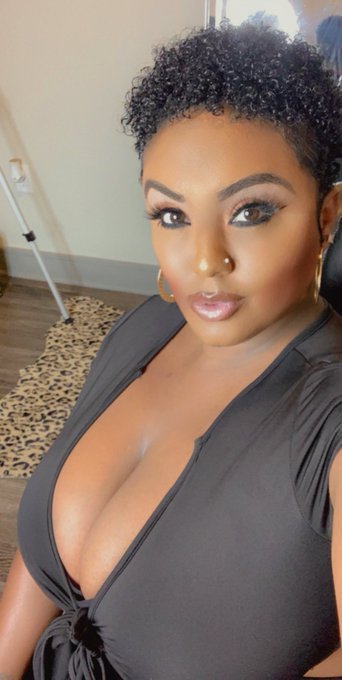 Goodmorning 💕 #thursdayvibes https://t.co/7JOFra1Jqo https://t.co/5gzPr1FJyI<a href="/tag/thursdayvibes"class="tags">#thursdayvibes</a>