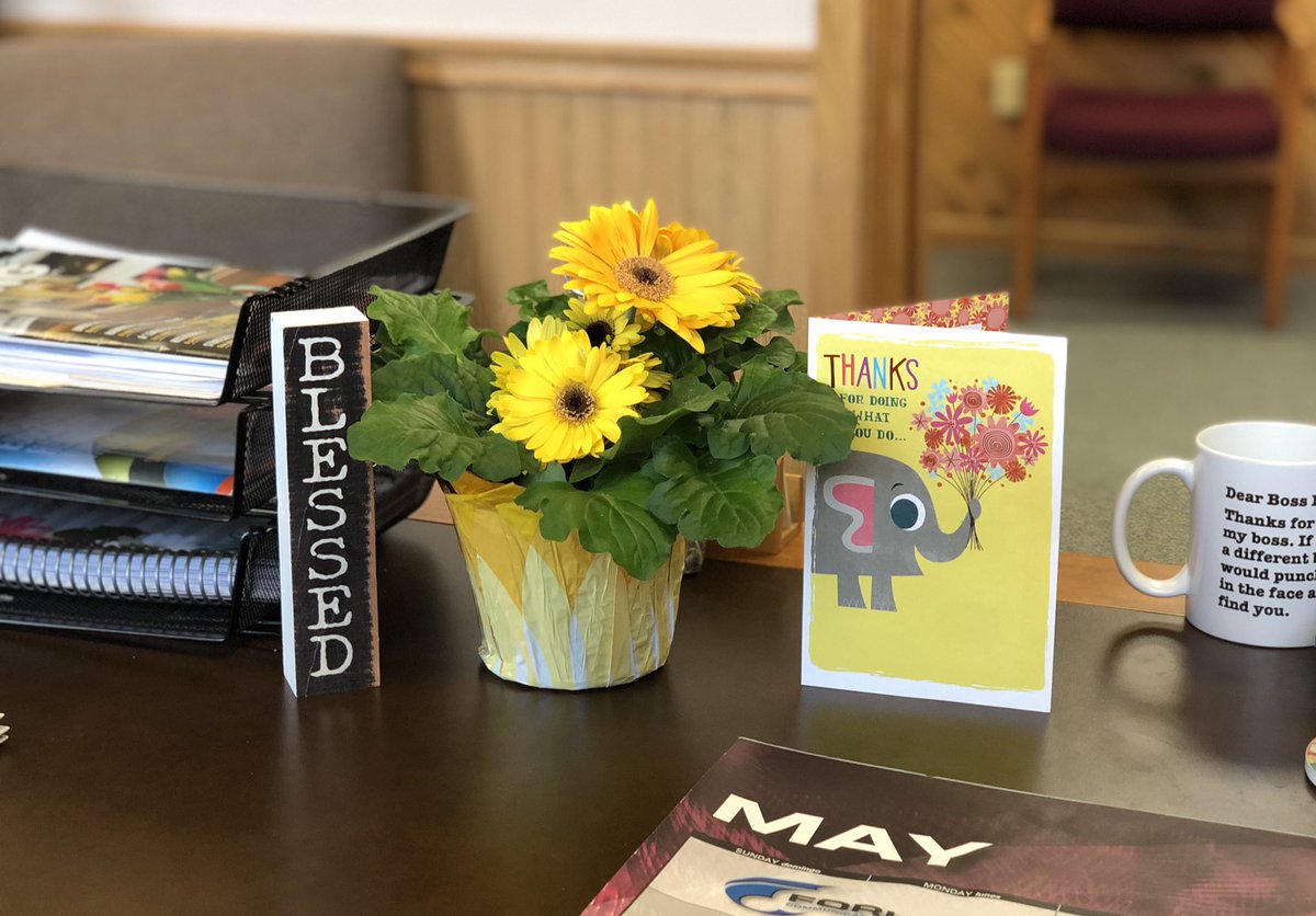 taraklostreich's tweet photo. 🌼I am overwhelmed with emotion & so thankful for my amazing, dedicated & award winning team. 🌼Thank you for your thoughtfulness.
🌼Nothing will stop us- not even COVID-19. 🌼Yes, I cried when I read the card 🥰
#thoughtfulstaff #DailyNews 😁#NewsMonitor #WickCommunications https://t.co/HF7RTIUt4K
