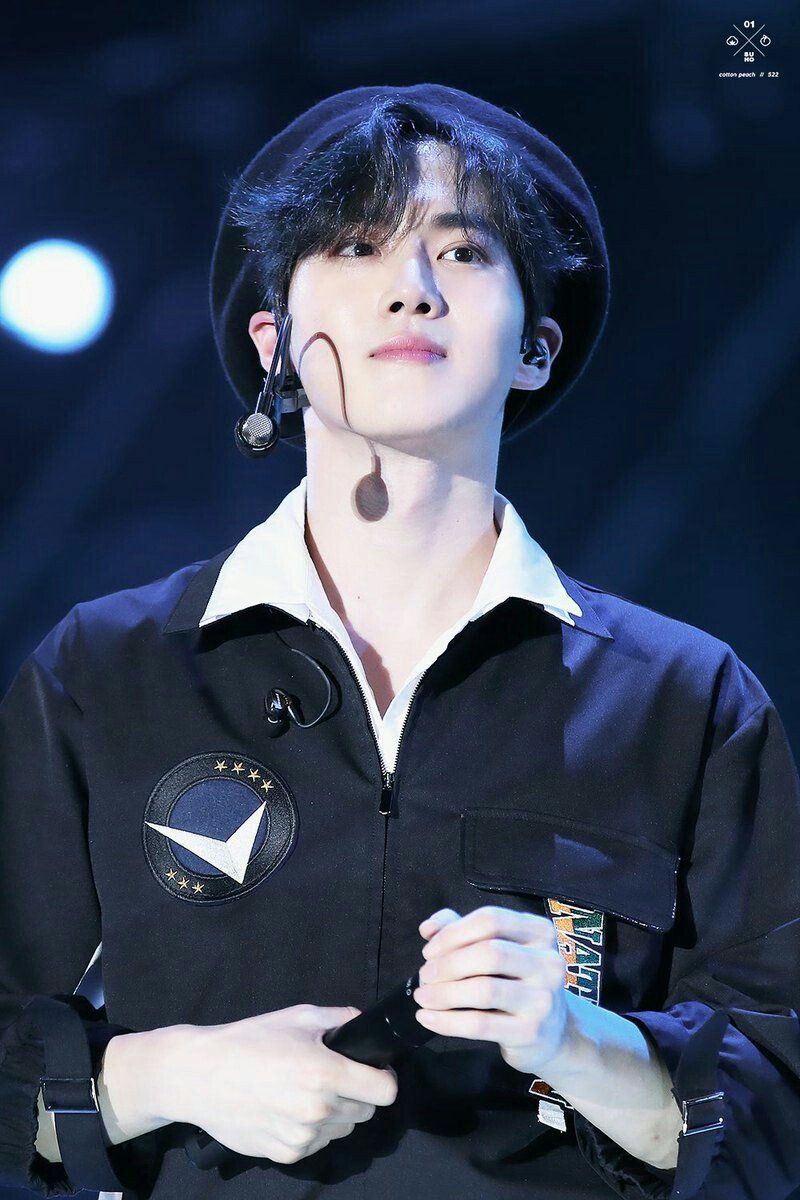 KimGalaxy00's tweet photo. #우리의_영원한설렘_준면아생일축하해
@weareoneEXO 
#HappySuhoDay 
#SUHO 
Leader JunMyeon-ssi Happy Birthday 🎉🎂 Nhóe giữ gìn sức khỏe nha anh ơi. https://t.co/0mdCWk9Wj8