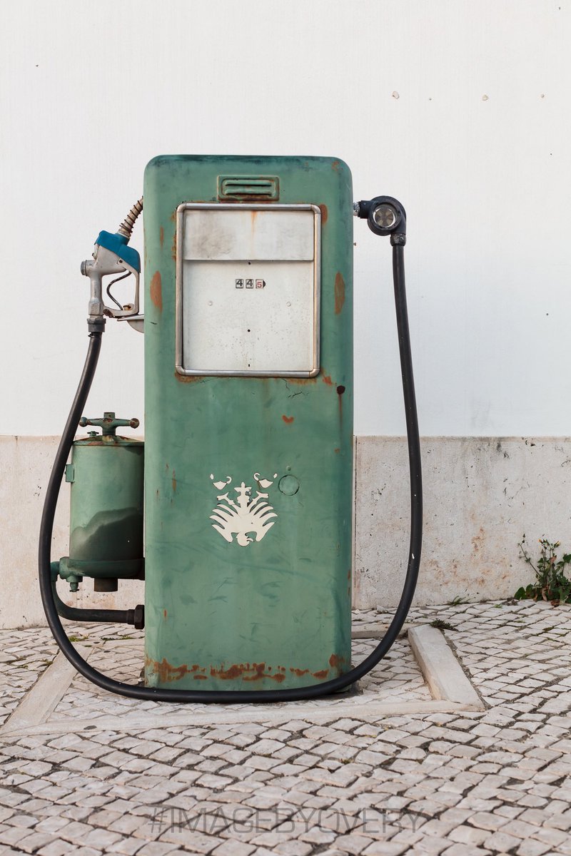robertovery's tweet photo. GASOLINA. #IMAGEBYOVERY #cascais #estoril #travelphotography #print #pumped #artdistrict #patina #green #isnap #prime #50mm https://t.co/y5tydX8Qzt