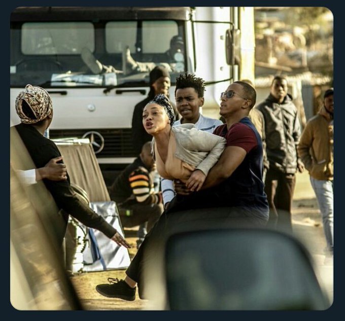 bundu76's tweet photo. When they playing #BenjaminGotIt  by @BenjaminFreedom on a #Day56OfLockdown restricted area😭🔥🔥

Me : https://t.co/1CVMbwGh4M
