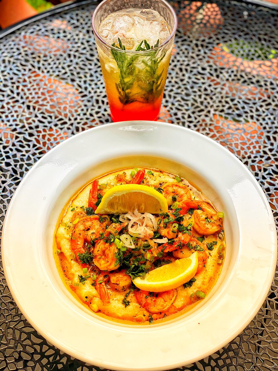 perpetue_a's tweet photo. In today’s episode of “Cooking at Home during Quarantine” 😝.... 
.
.
✅ Cheesy Grits 
✅ Cajun Shrimps 
.
❇️ Afternoon Spritz Vodka Cocktail
.
.
#southernfood
#its5oclocksomewhere
#neededalilsomething
#itsalmostfriday 
#itwasntstrong
#myideaoflunch
#morelikebrunch
#cookingathome https://t.co/3wxBWEvTaZ