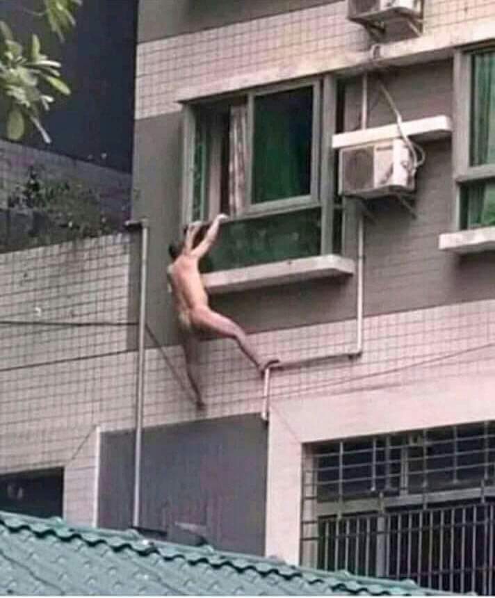 CHEEKY_CENTRAL's tweet photo. Stop dating married women some guys refuse to hear,now you have turn to spider man😜😜😜😜 https://t.co/7P0cAQKNYA
