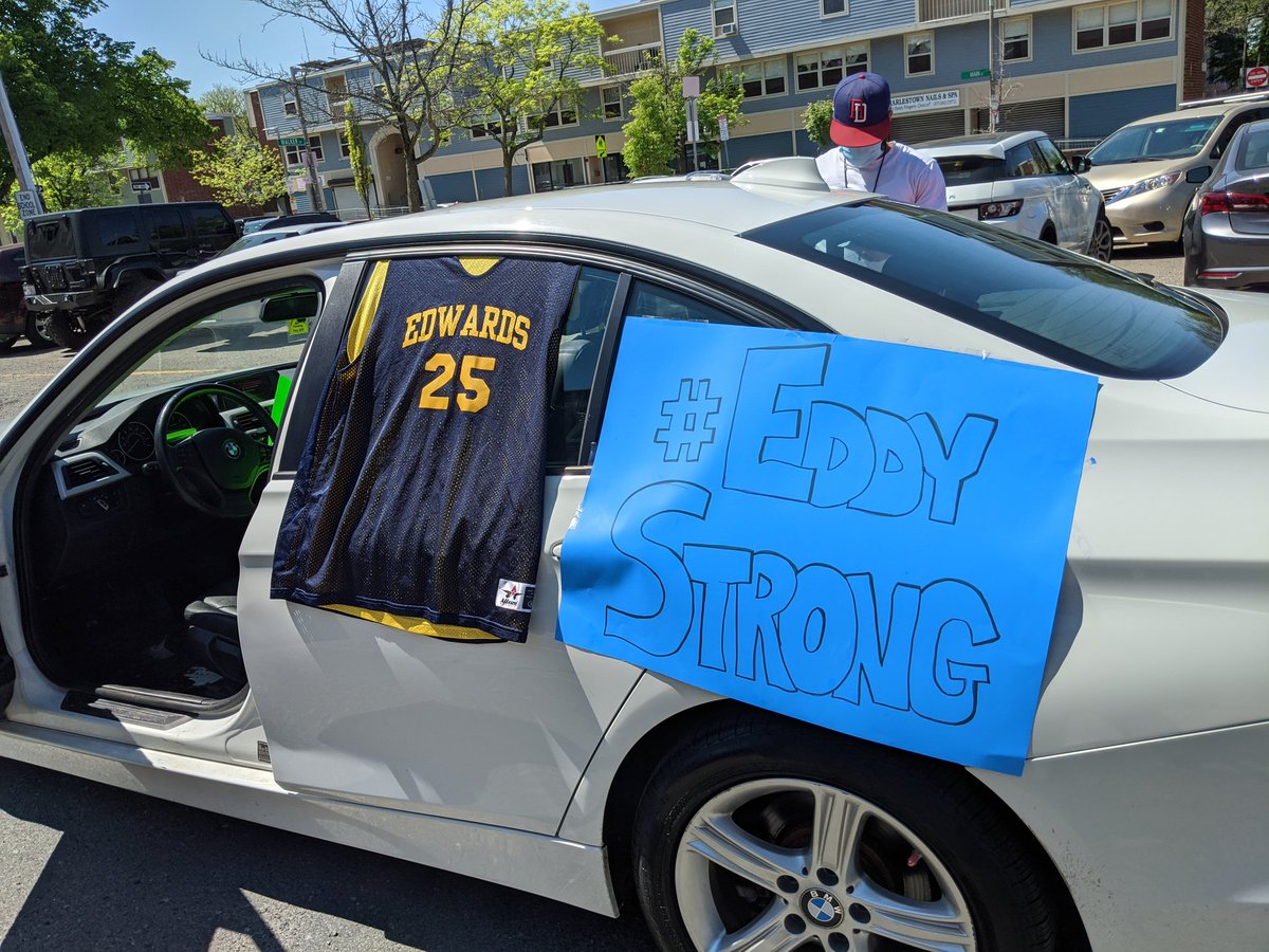 BPSEdwards's tweet photo. Edwards staff and families on Charlestown and East Boston caravan, connecting while practicing social distancing. @LMDoherty27 @tmwgrade1 @BostonSchools
.
.
.
.
 #wemissourstudents #edwardsstrong https://t.co/ZvsG4Z0F6q