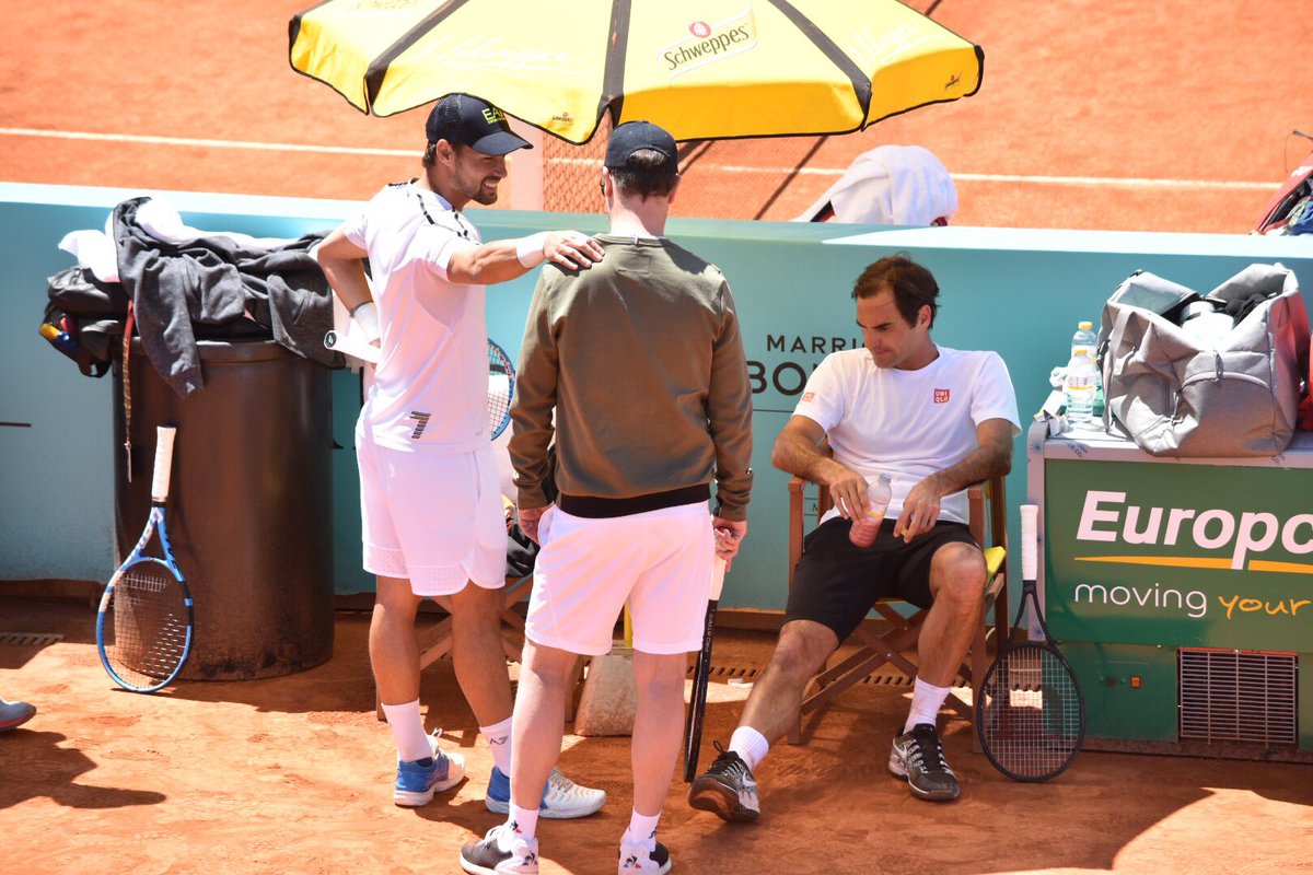 In this very rare photo, from Madrid 2019, Fabio is trying to bribe Severin: "Come on, take me with you to Geneva!!" Severin seems to agree but Roger doesn't: "I don't like you, Fabio. You break too many rackets!"