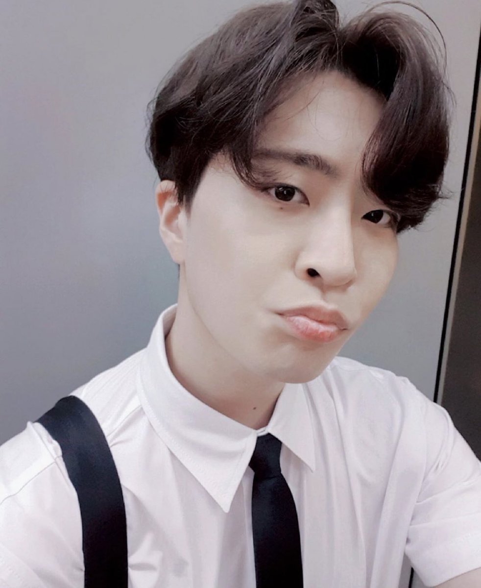 LUVIEBlNNIE's tweet photo. Eu sou uma cadelinha muito alimentada quem amou
#ITSTIMEFORASOLO
#이번은_Ars_차례
#Youngjae
#GOT7 https://t.co/0U3uOImFLT