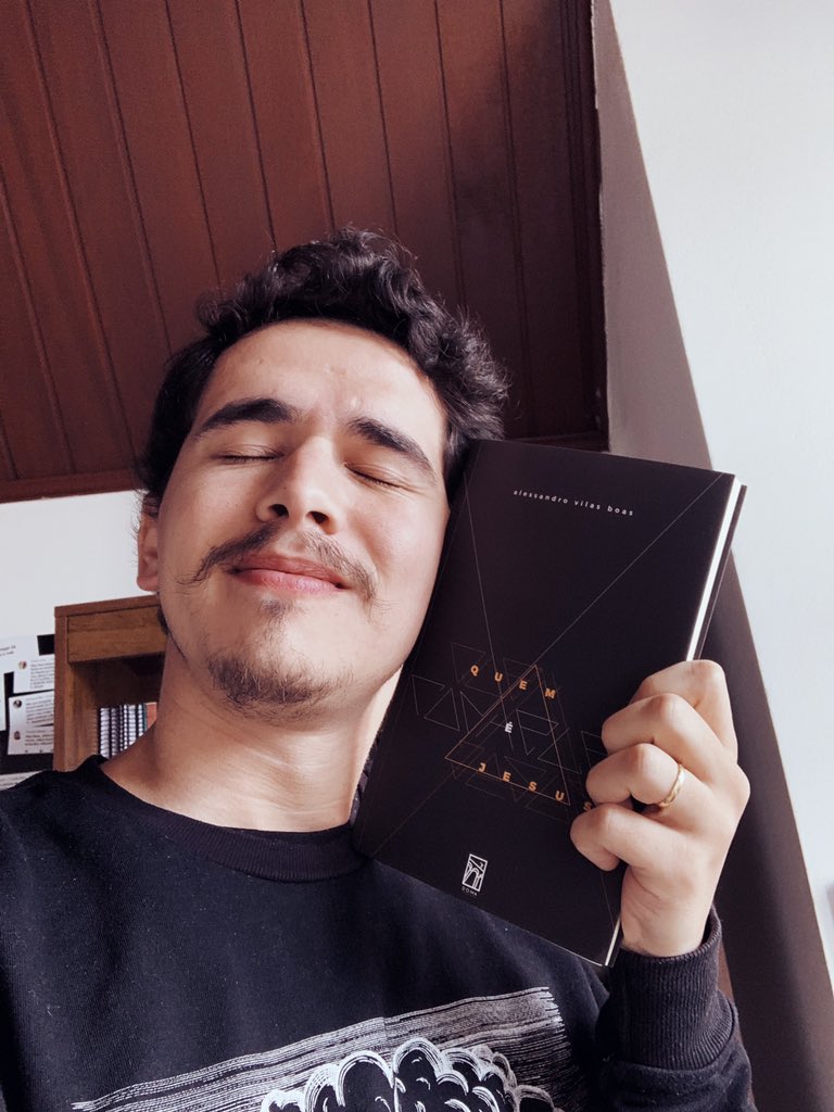 SORTEIO || QUEM É JESUS

Meus amigos, sempre tem alguém aqui lendo ou comentando que deseja ler meu livro. Eu fico mto honrado com isso! Por isso decidi fazer um Sorteio! 😱
regras do sorteio 
▪️ curtir &amp; rt esse tweet 
▪️ seguir @goodvillages1 
pronto! resultado: 28/05
