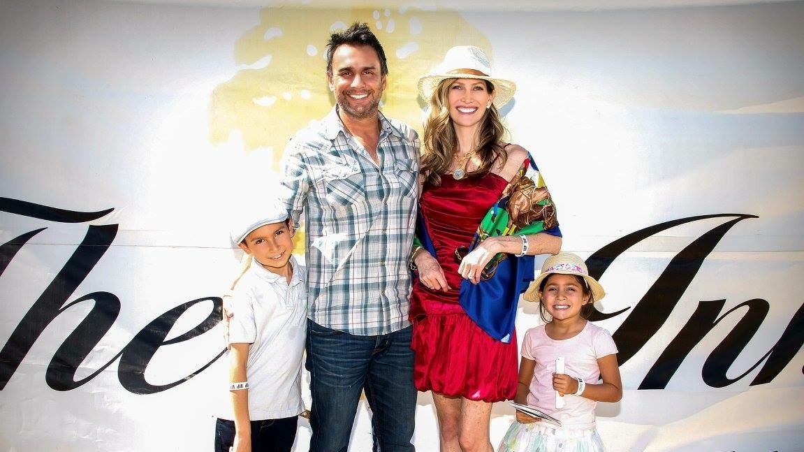 TheCadesFamily's tweet photo. Finally sunny here in Nashville! Thinking of sweet moments like these! #thankfulthursday
#thecades #thecadesfamily #nashville #family #musicfamily #countryfamily #tennessee #california #texas #vlog #LetsPushRecord #MusicIsMyRefuge https://t.co/rRd9l9Y2Y3