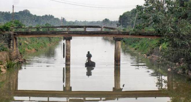 27. This bridge in Trivandrum, which connects the Punchakkiri wetlands to Vellayani lake, is the lifeline of people residing in places such as Kaimanam, Thiruvallam etc. Today, it is known as the Kireedam Bridge after appearing in the eponymous film. #Mohanlal60  #Trivandrum