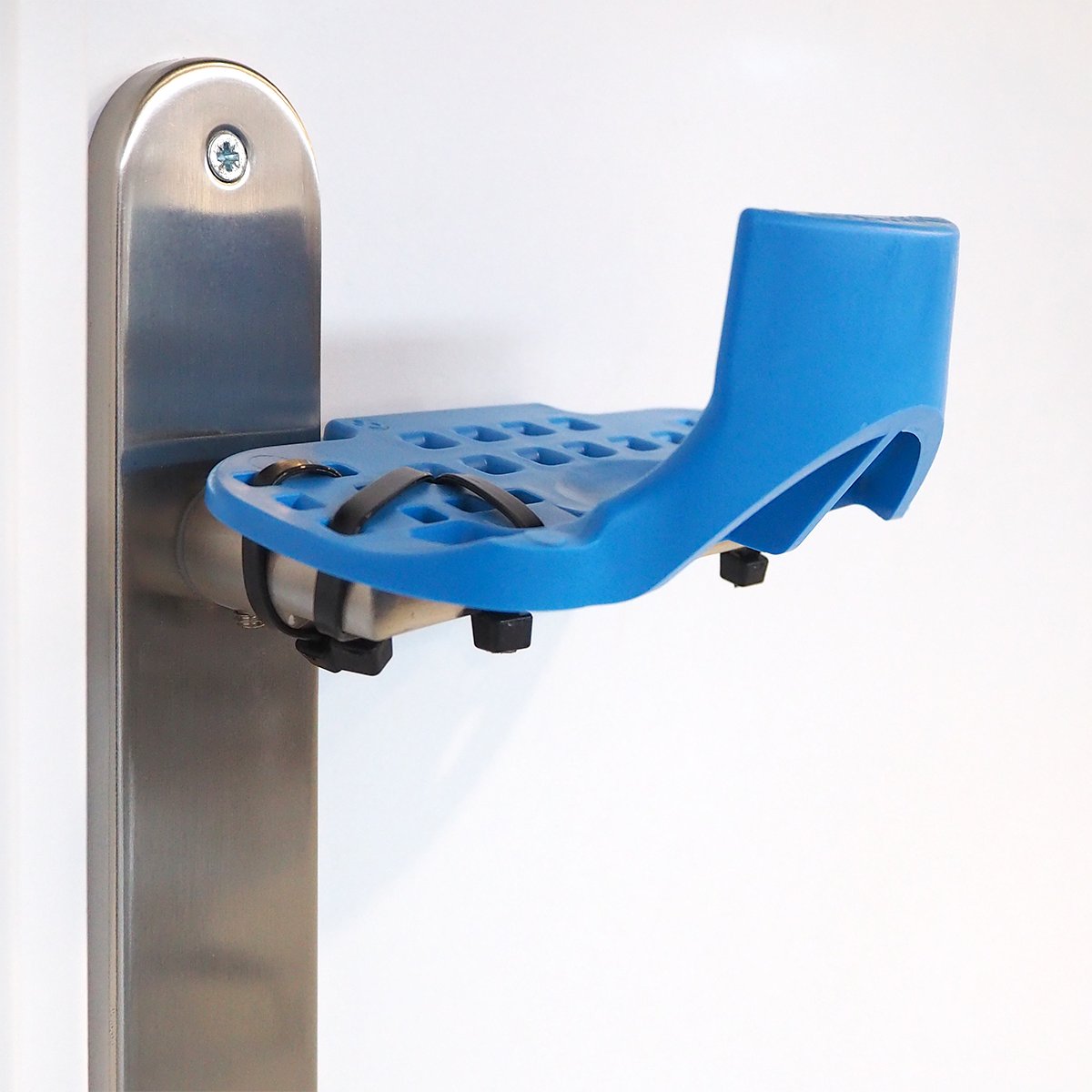 lu_touch's tweet photo. LU_Touch+ ayuda a evitar los contactos indirectos al abrir y cerrar puertas en espacios de trabajo y lugares de mucho tránsito. Abre y cierra puertas con el antebrazo o el codo de manera segura. Encuéntralo aquí: https://t.co/YSUOMdpcri #LU_Touch #BehealthyBeSafe https://t.co/g4DwZHXIHt