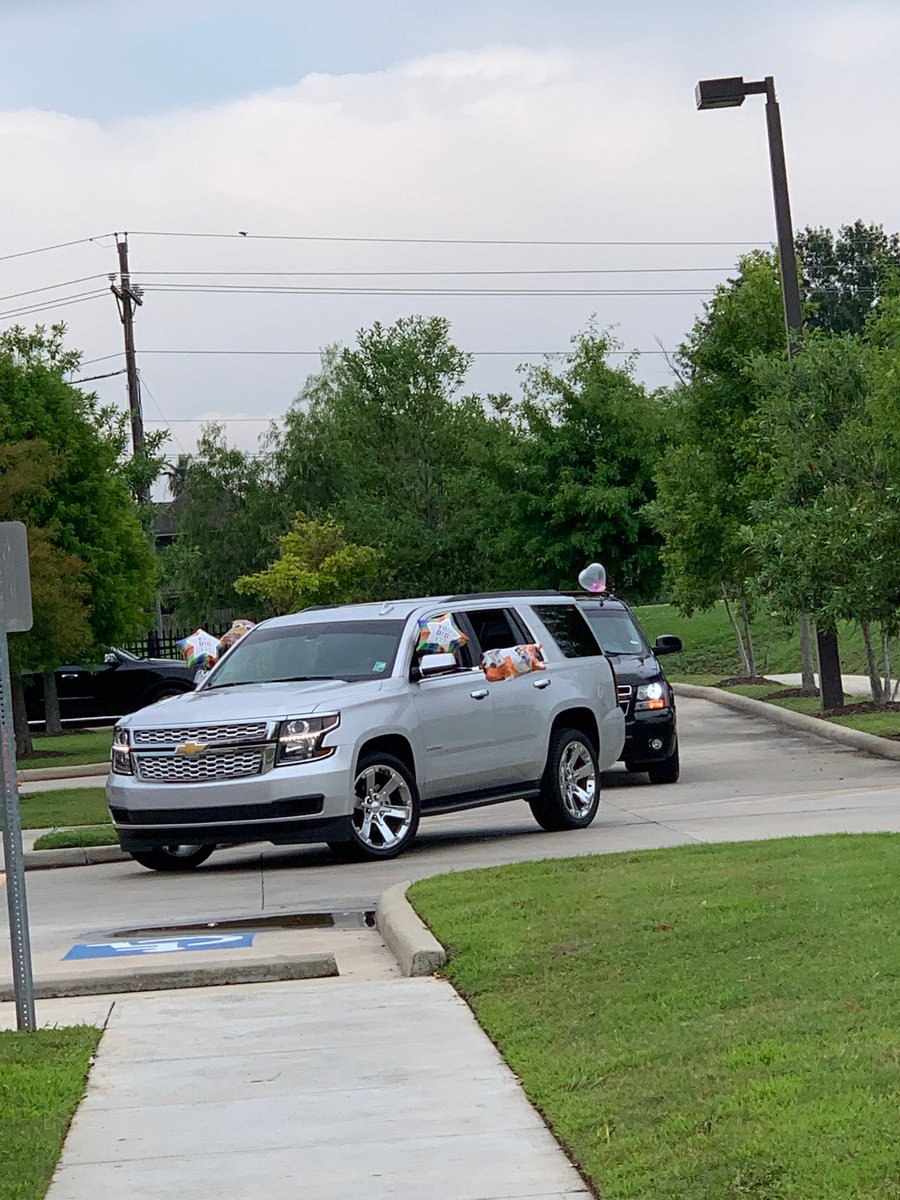 Our SOBA babies were so happy to see their teachers, at our end of year parade! #sobastrong #csusastrong 💪🏽❤️