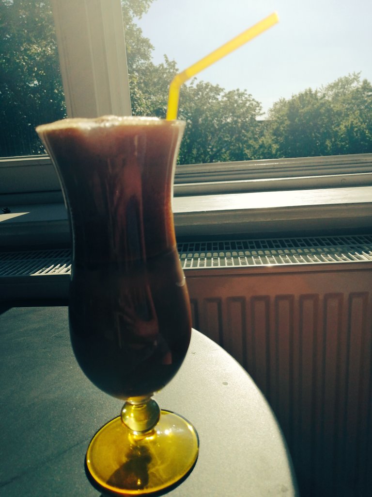 Allbacka1's tweet photo. Eiskaffee ❤️ #Feiertag #ChristiHimmelfahrt #28grad #grillwetter #eiskaffee https://t.co/2D5qYfvvAa