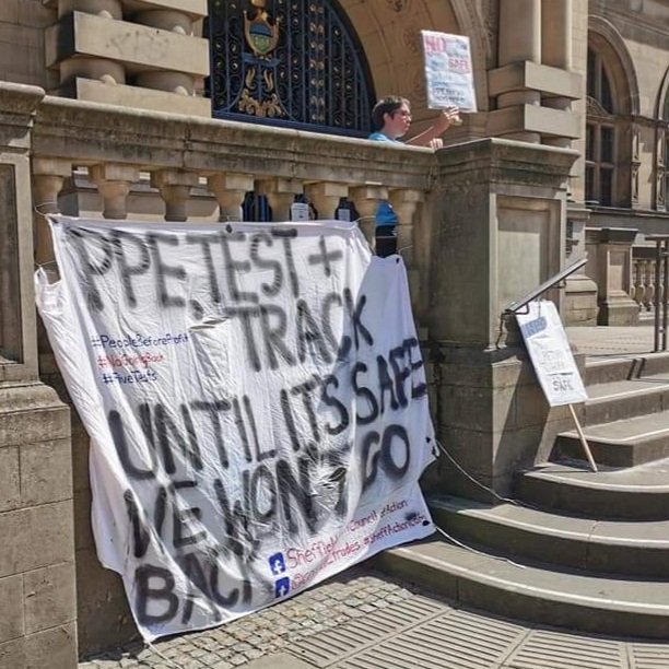 SWPSheffield's tweet photo. Today's protest called by @council_trades took place outside #Sheffield Town Hall & the Hallamshire Hospital. #NoReturnUnsafe #FiveTests #DefendNHS #JuneTooSoon
#NotSafeNoSchool #PeopleBeforeProfit #HealthBeforeWealth https://t.co/xZG8sivbV5