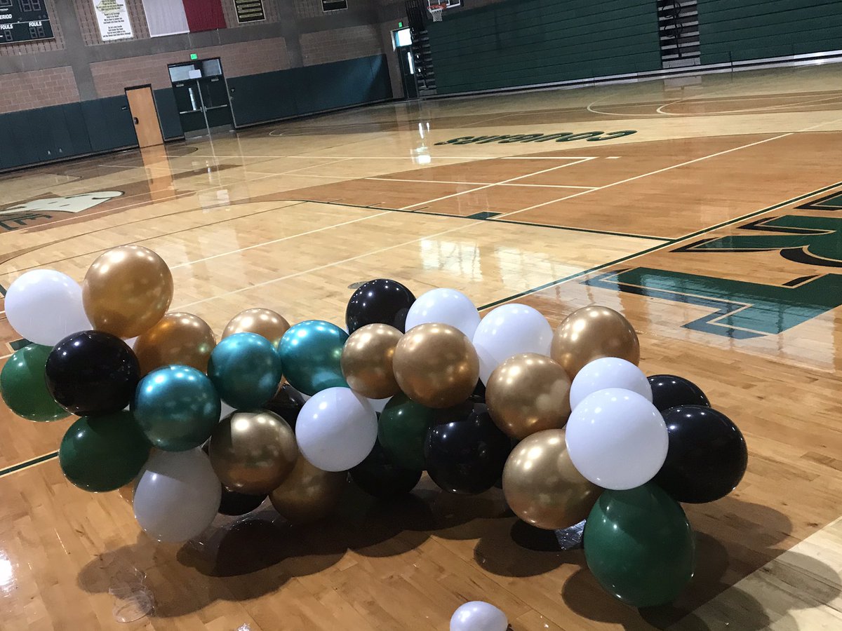 9Salazar79's tweet photo. @RGC_MS_HS Graduation Prep w/ @cottrellmath @MrsMichna #BalloonCrew #ColeFamily https://t.co/I6SuP63NTX