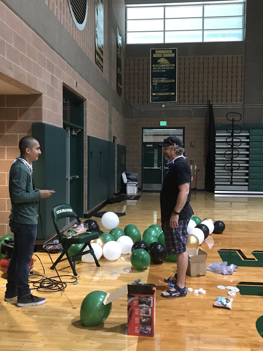 9Salazar79's tweet photo. @RGC_MS_HS Graduation Prep w/ @cottrellmath @MrsMichna #BalloonCrew #ColeFamily https://t.co/I6SuP63NTX