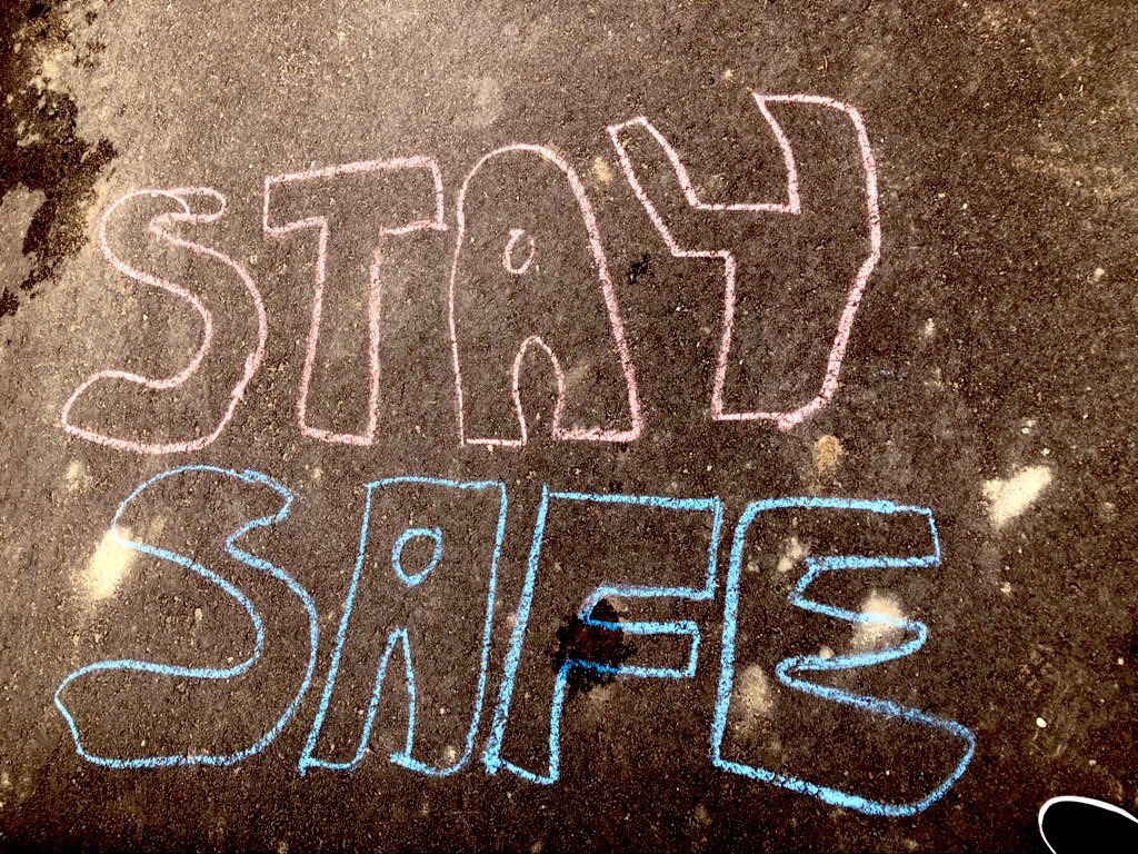 TMcDougall53's tweet photo. Innisfil Fire & Rescue Services is dropping off some chalk today in Alcona. Share a safety message, or simply thank our emergency services workers. Watch for Innisfil Fire & Rescue Services this afternoon on: Booth Ave., and Griggs Rd. #InnisfilFire https://t.co/nerujxucKd
