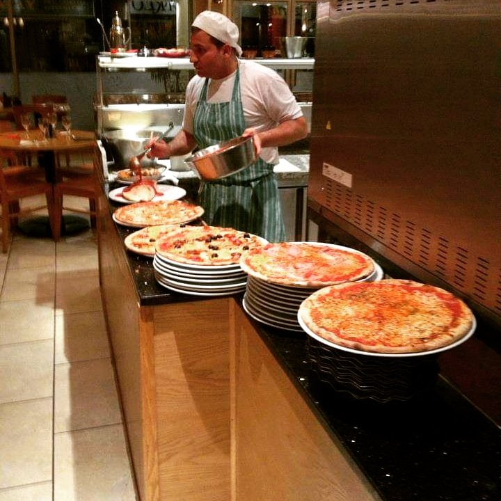 PizzaCalzoneUK's tweet photo. Mouth watering menu ready for collection or delivery
Phone orders only
01295 703073-703074
Opening times
Monday - Friday 5pm-10pm
Saturday - Sunday 12pm-10pm

#Pizzacalzone #calzone #pizza#banbury #takeaway #collection #pasta #banburyrestaurants #italianrestaurant #italianfood https://t.co/KTlqGvgMAK