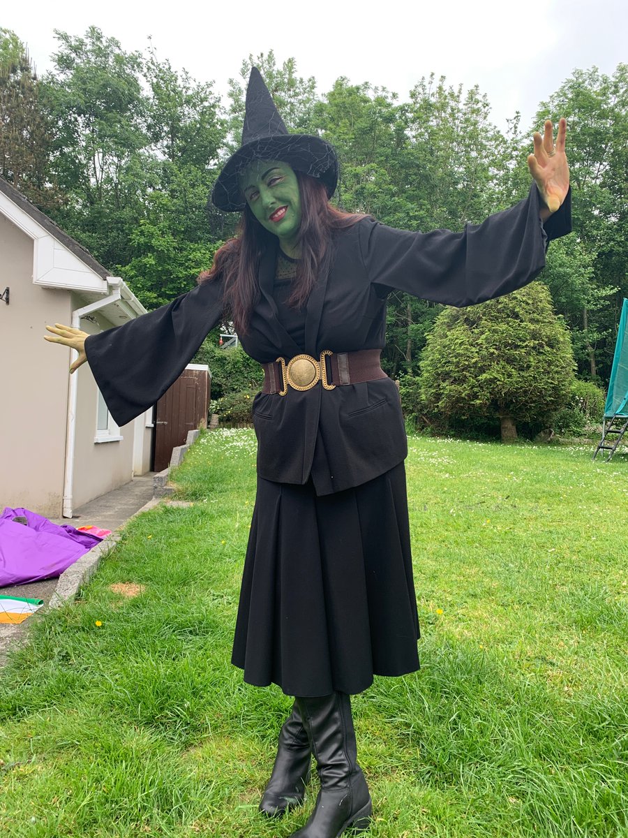 Emmalyn369gmai1's tweet photo. #bgetdressup Hours of fun creating The Wiz! win or lose we will make sure to be at the Bord Gais next year, from a very musical family <3 @BGETheatre @IrelandAMVMTV https://t.co/2z8tN5pdFq
