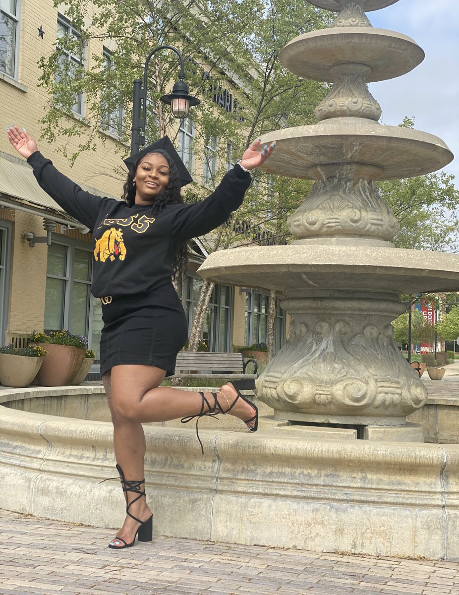NikkiBJaxx417's tweet photo. Congrats Princess 👑 🎓🥳🥰🤩❤️Jayda K. Blount, M.A, ADT #MasteredIT #Psyched #BowieStateUniversityGradSchool #GraduatedAgain #MySubstanceAbuseCounselor #MyMentalHealthTherapist #Psychotherapist #LGPCLoading #PeriodPOOH @jaydaiskey_ #HBCUGrad #BowieStateUniversity https://t.co/NkFvRxFMxW