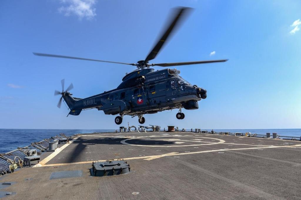 #NavyPartnerships in action in the #EastChinaSea.

The #USNavy Arleigh Burke-class guided-missile destroyer #USSRussell (DDG 59) conducts operations with the Chilean Navy while deployed to @US7thFleet. #FreeandOpenIndoPacific.