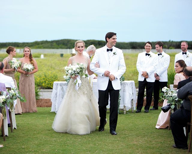 Ow ow! Look at that arm candy scored! Looking so good with his handsome bowtie! Wait, you thought we were referring to the bride as arm candy? In 2020? Read the room, my dude, and wish this equally hot couple well! 😎 (Photography: Arden Photograph Arden Ward Upton)  #TheSavannah