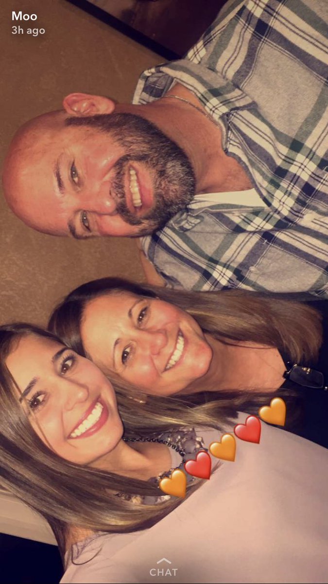 HollyRoberts22's tweet photo. Happy 23rd birthday to my amazing Maddie! I’m so proud to be your mom❤️❤️❤️@Madd_Rob https://t.co/mCk3oT0khd